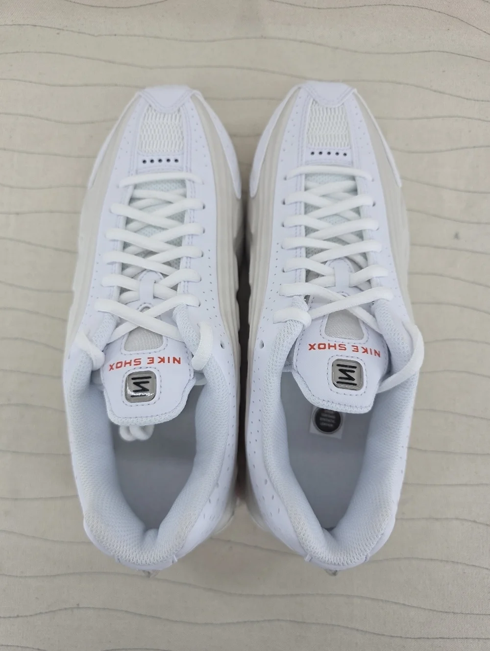 Nike Youth Shox R4 GS White Phantom Red Running Shoes CW2626-102 Size 6.5Y NEW